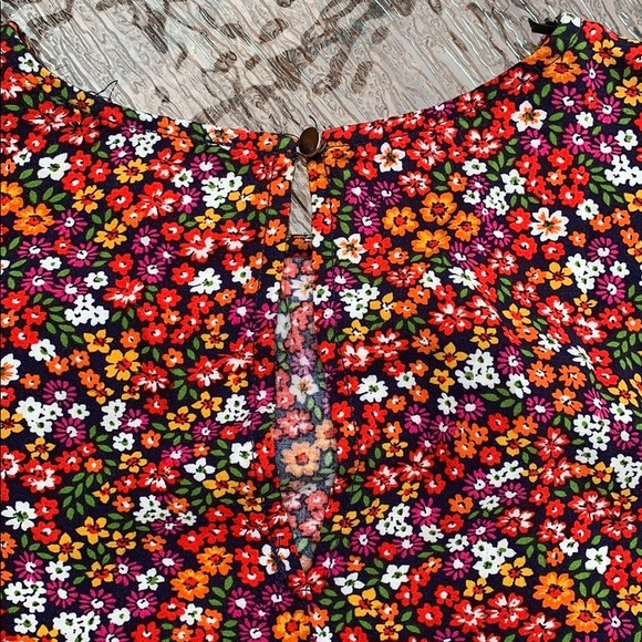 Floral t-shirt flared sleeves - Picture 4 of 4